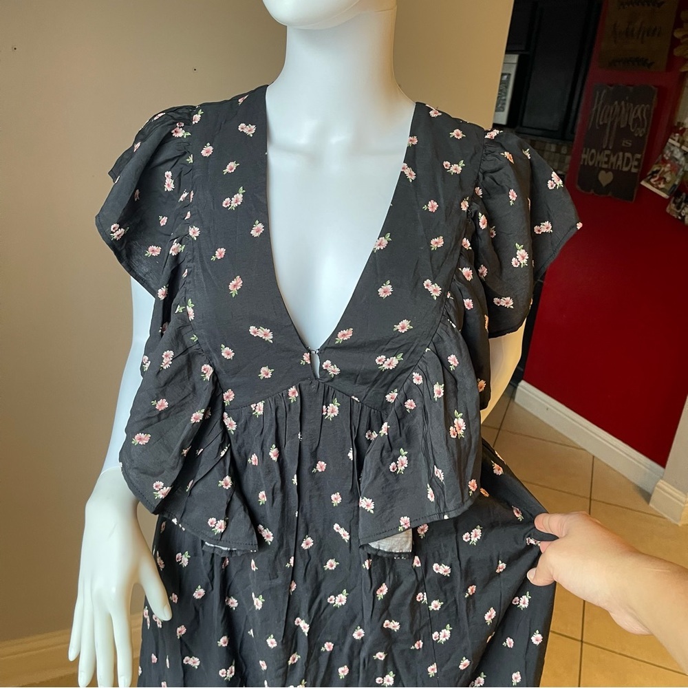 Floral Butterfly-Sleeve Maxi Dress
Size Medium
New
Brand is Forever 21 - Picture 11 of 14